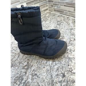 Bogs women’s Navy Puffer boots